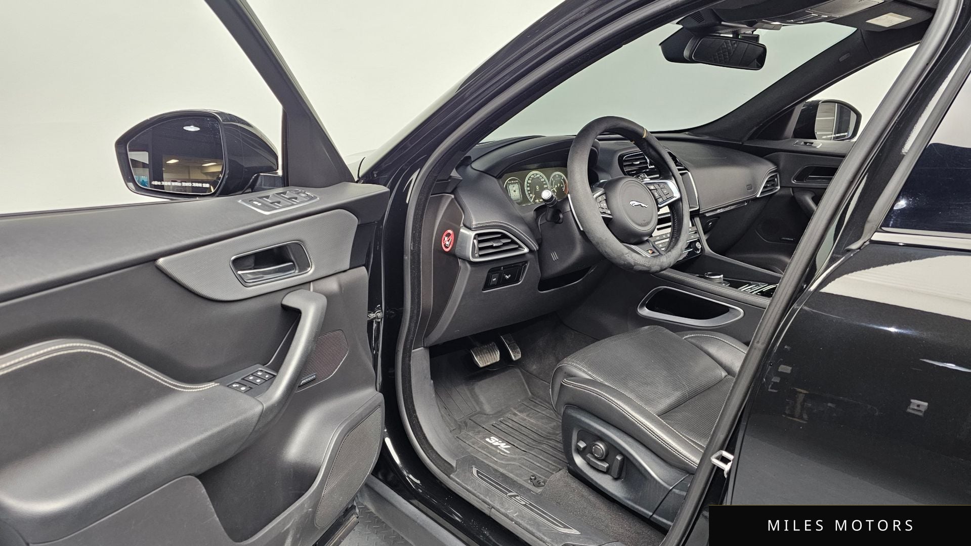 Jaguar F-PACE 2017 — миниатюра 11