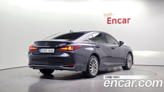 Лексус ES300h 2023 — миниатюра 2