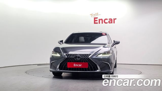 Лексус ES300h 2023 — миниатюра 3