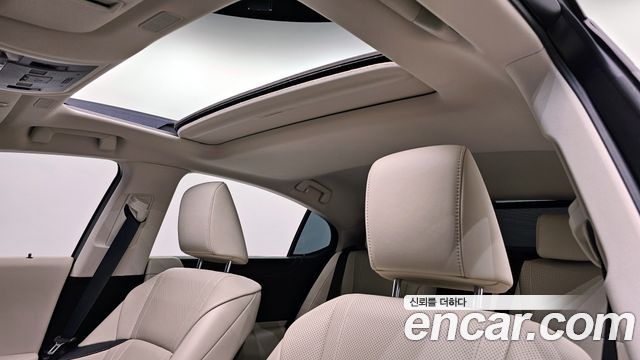 Лексус ES300h 2023 — миниатюра 18