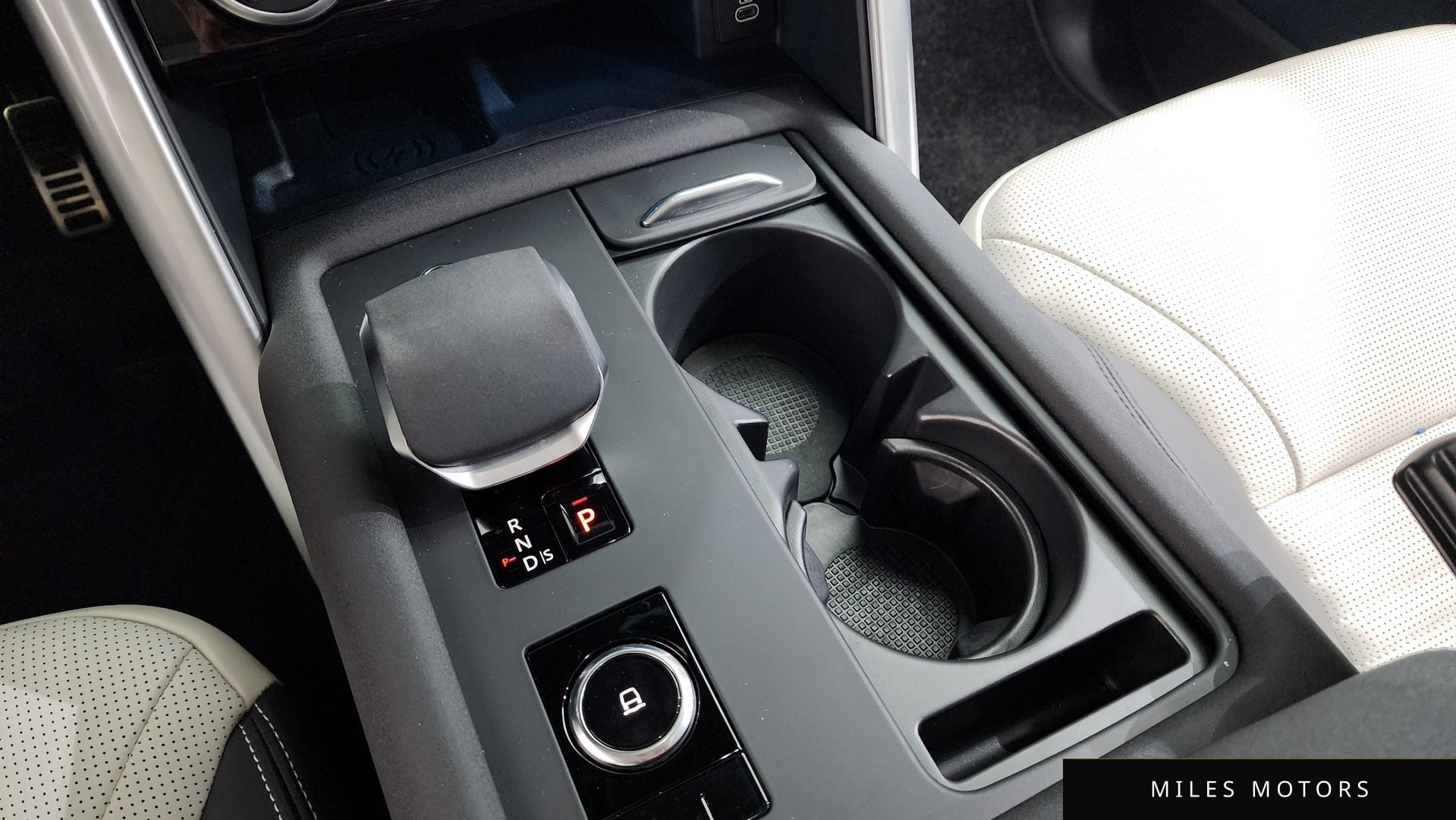 Land Rover Discovery 2025 — миниатюра 9