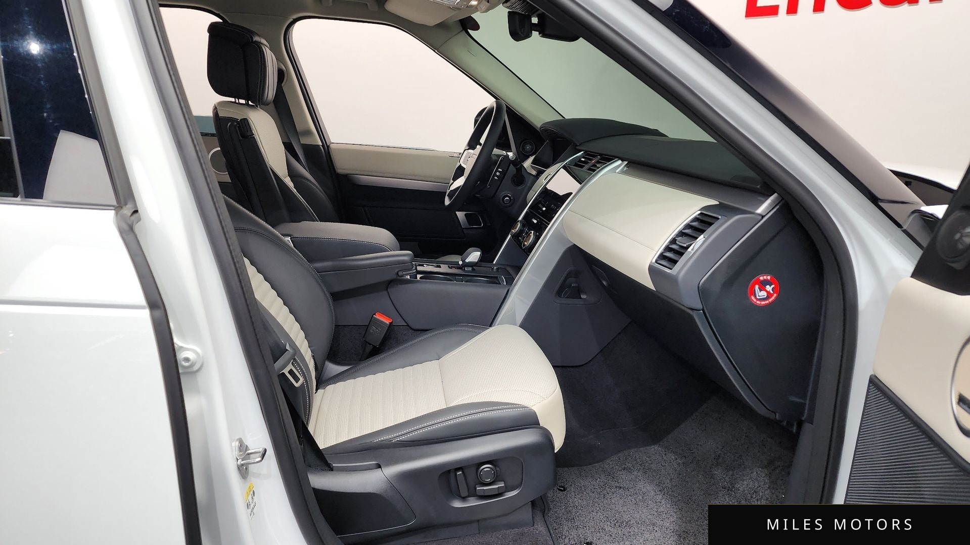 Land Rover Discovery 2025 — миниатюра 11
