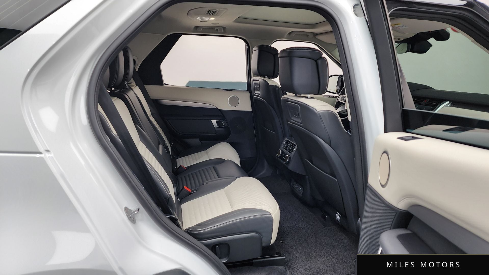 Land Rover Discovery 2025 — миниатюра 12
