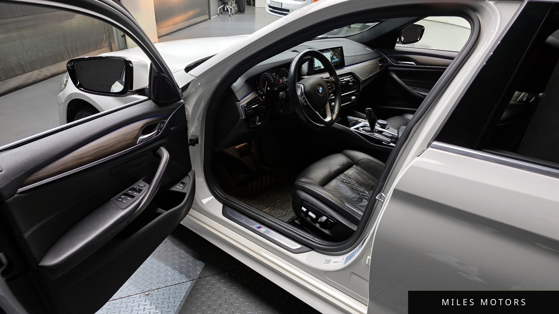 BMW 5 Series (G30) 2018 — миниатюра 10
