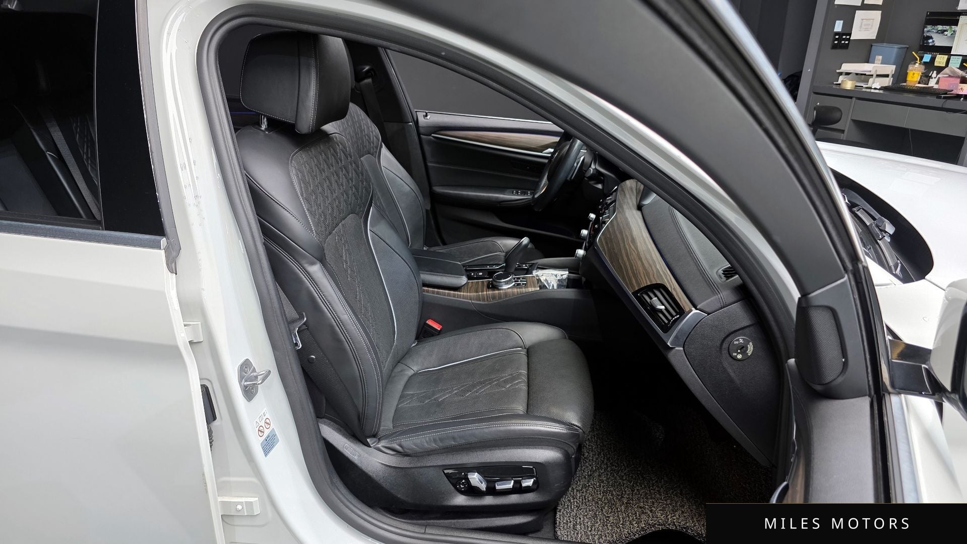 BMW 5 Series (G30) 2018 — миниатюра 12