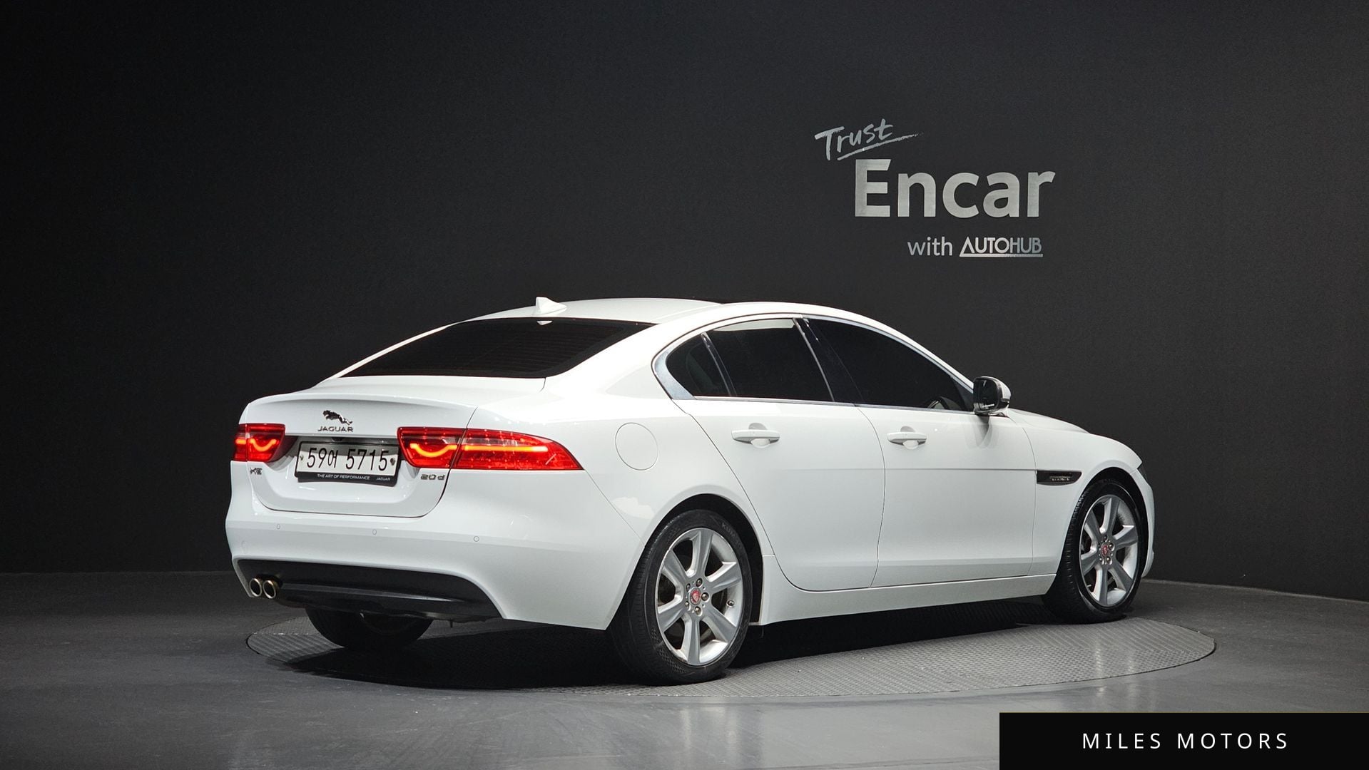 Jaguar XE 2016 — миниатюра 2