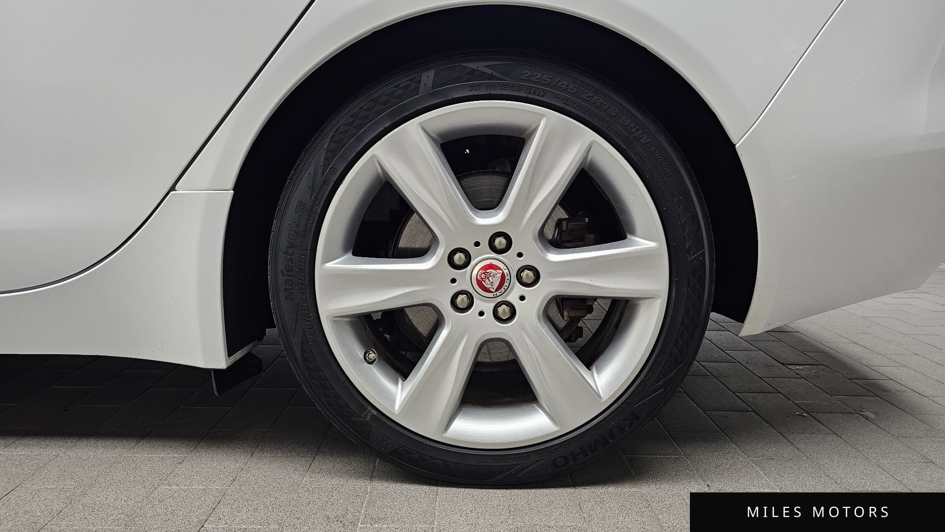 Jaguar XE 2016 — миниатюра 5