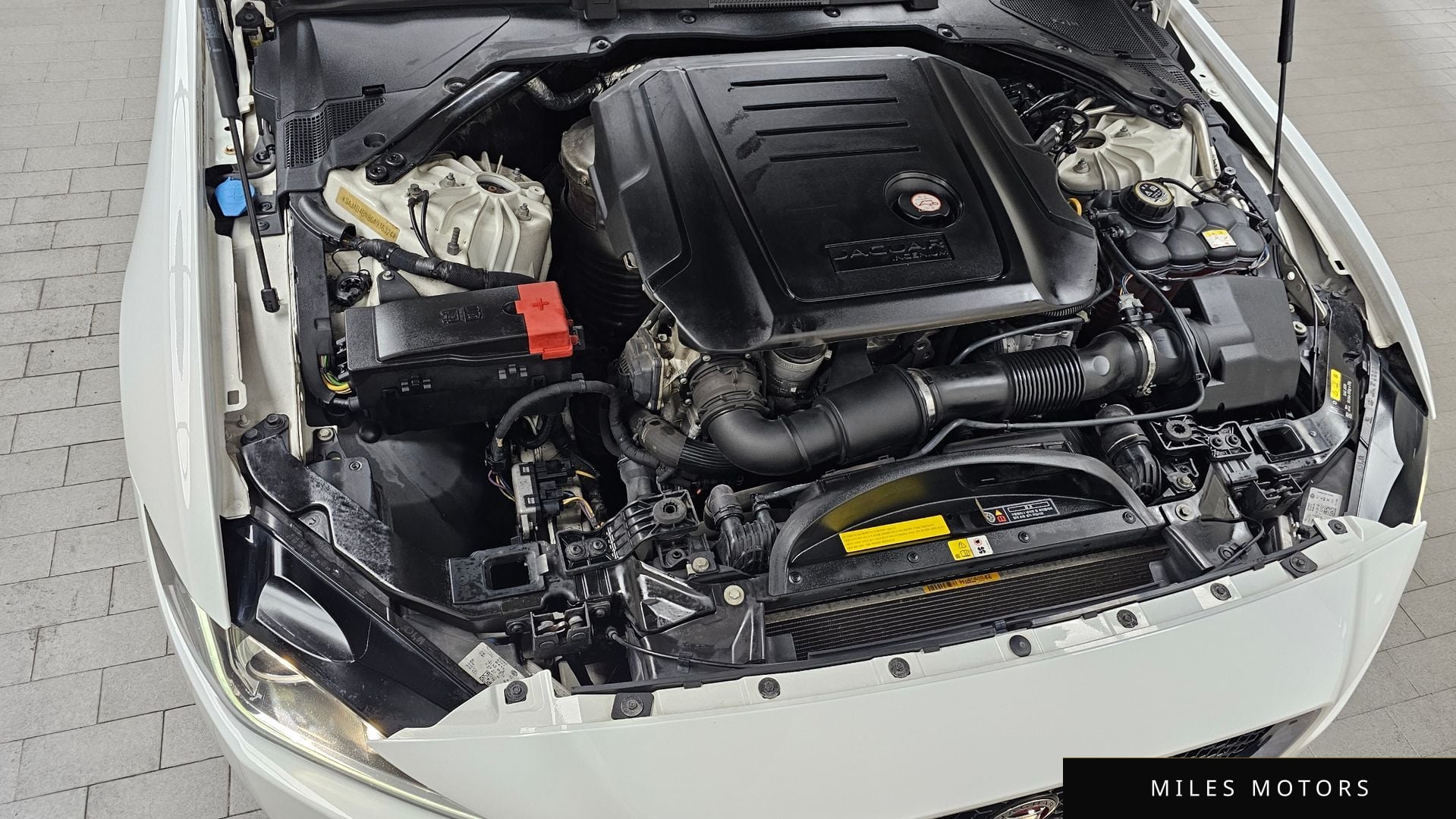 Jaguar XE 2016 — миниатюра 6