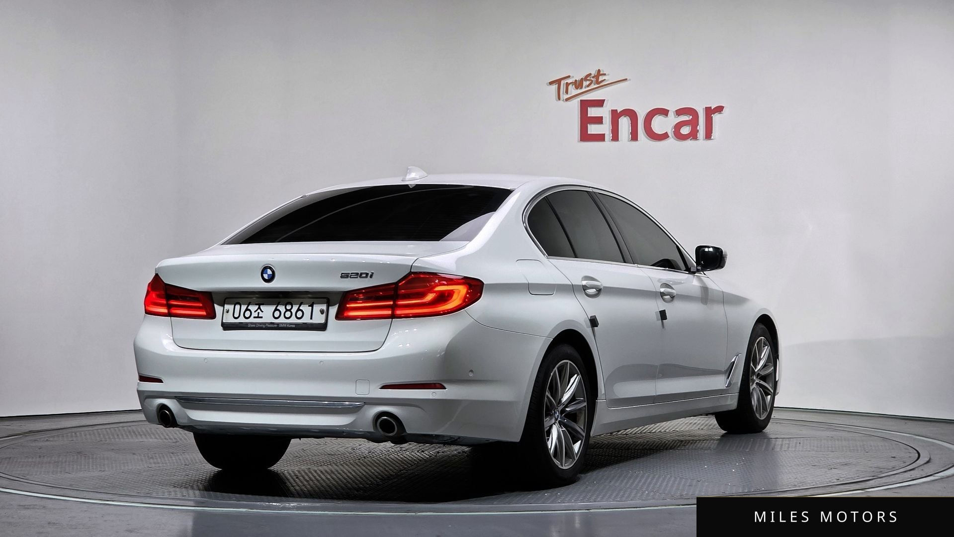 BMW 5 Series (G30) 2019 — миниатюра 2