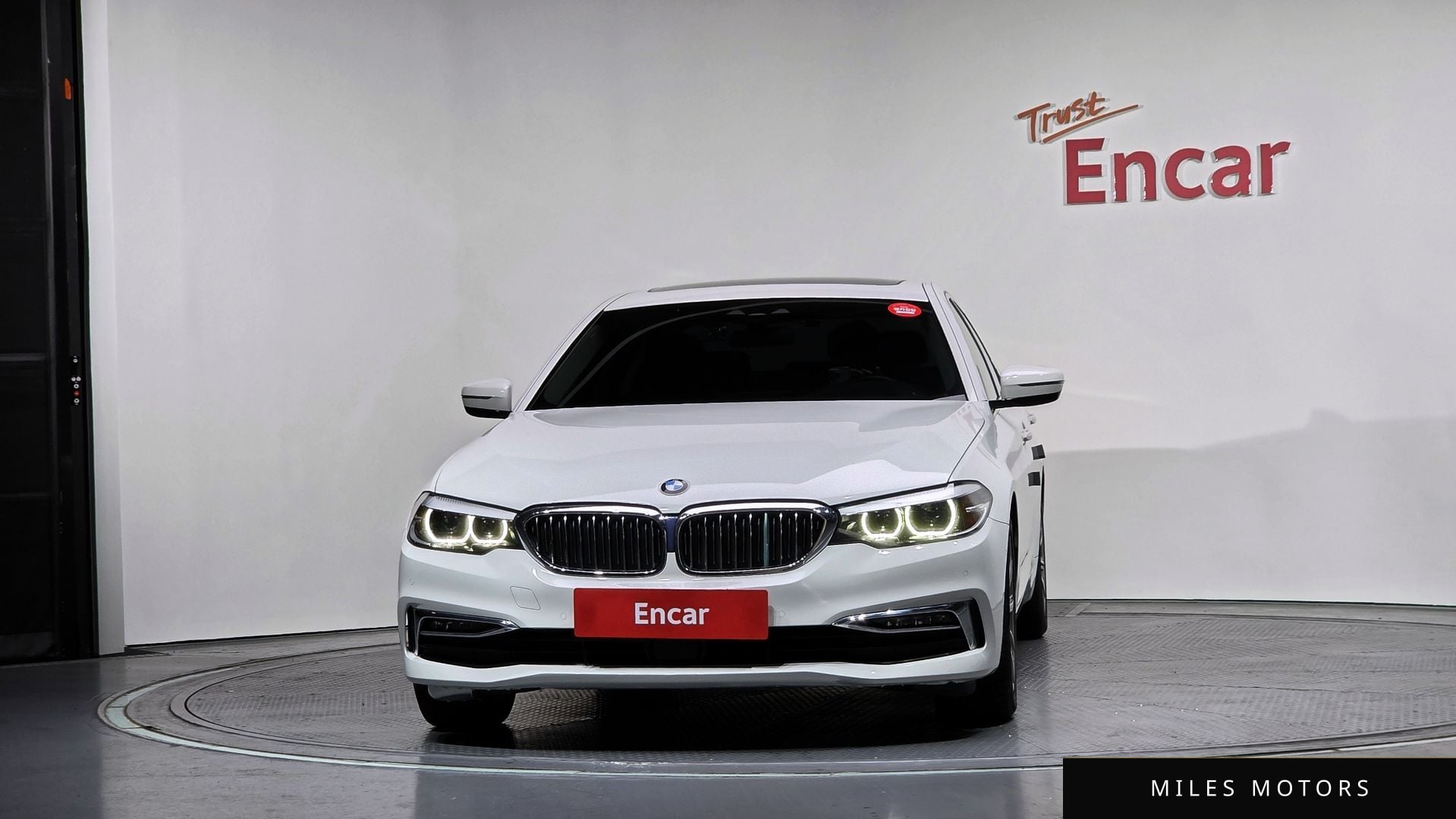 BMW 5 Series (G30) 2019 — миниатюра 3