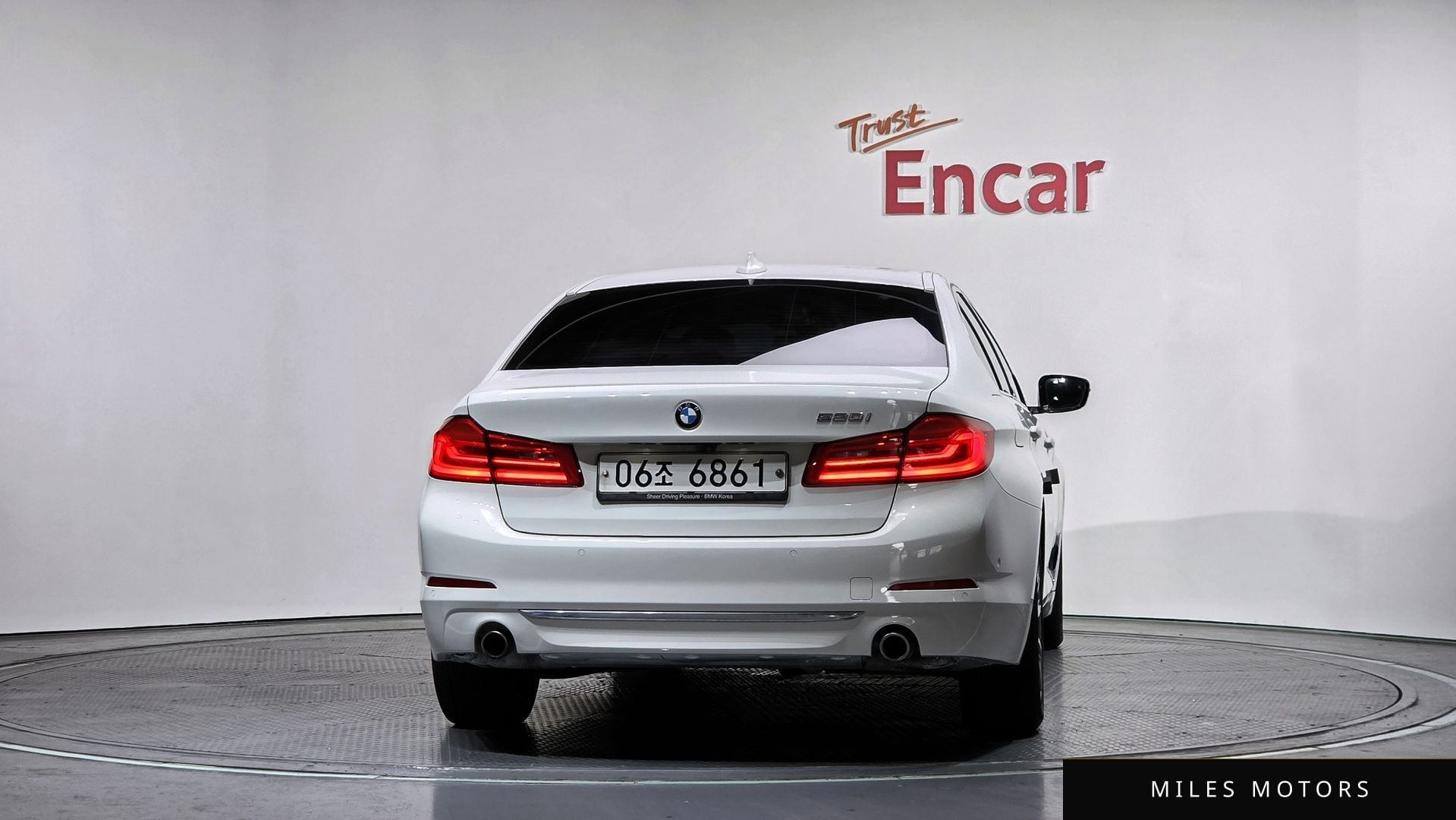 BMW 5 Series (G30) 2019 — миниатюра 4