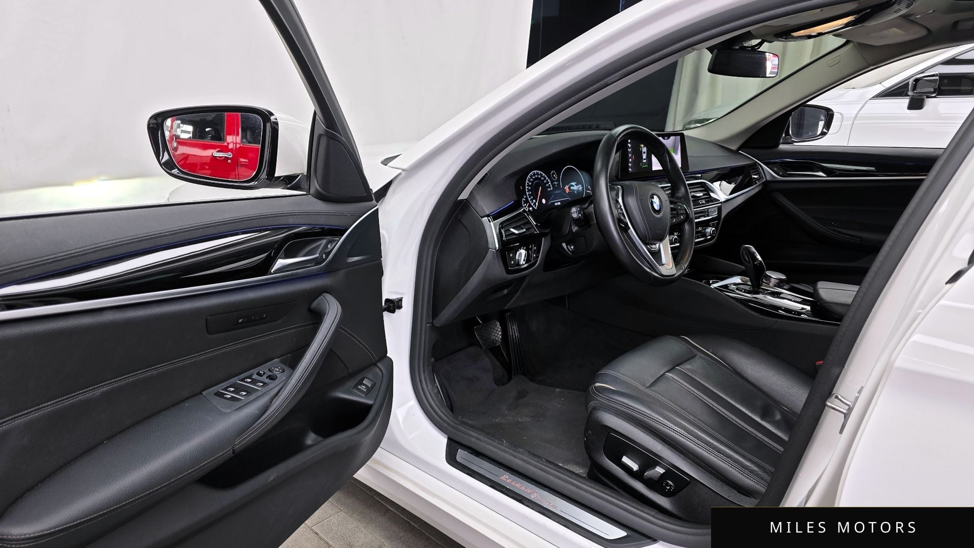BMW 5 Series (G30) 2019 — миниатюра 10