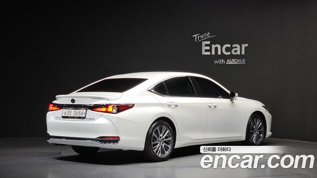 Лексус ES300h 2019 — миниатюра 2