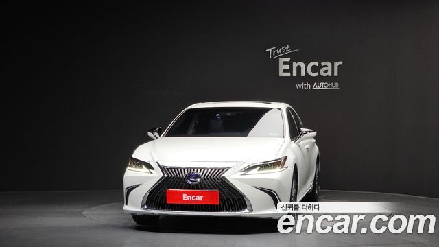 Лексус ES300h 2019 — миниатюра 3