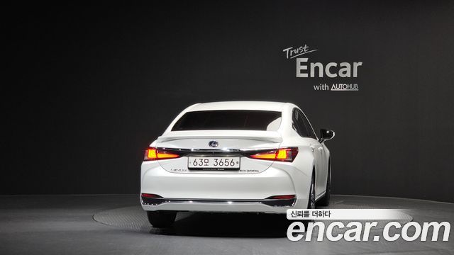 Лексус ES300h 2019 — миниатюра 4