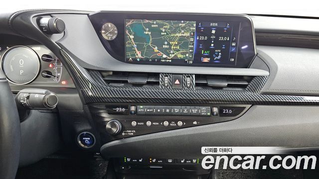 Лексус ES300h 2019 — миниатюра 16