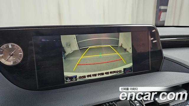Лексус ES300h 2019 — миниатюра 17