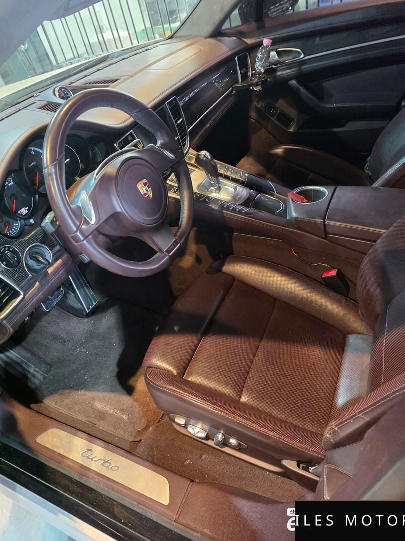 Porsche 파나메라 2011 — миниатюра 9