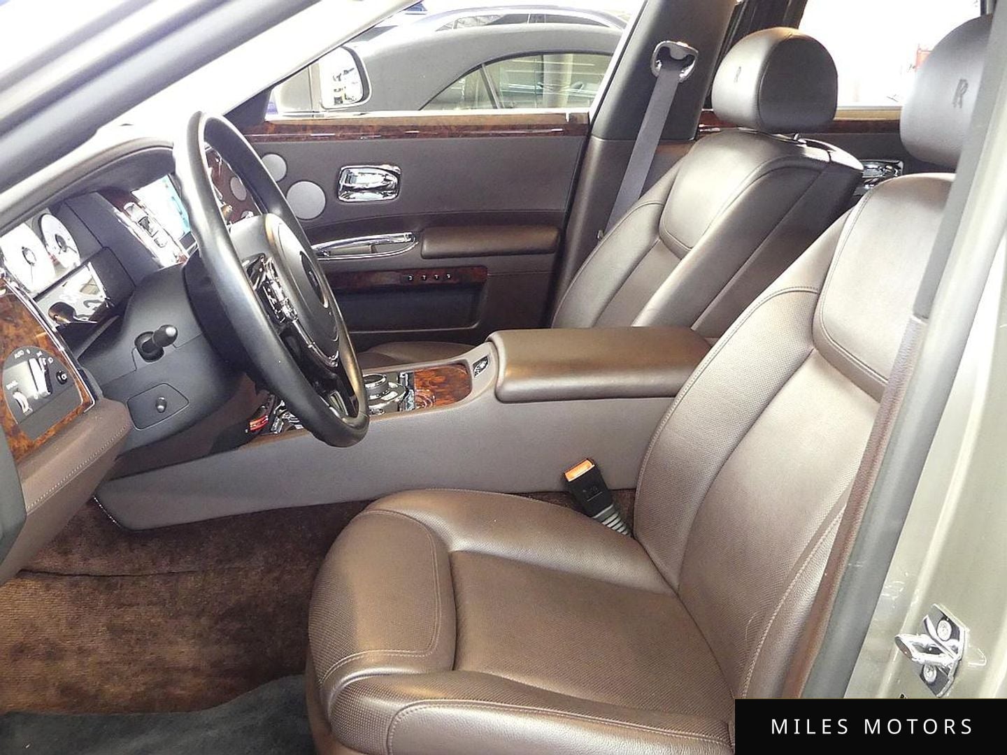 Rolls-Royce 고스트 2015 — миниатюра 10