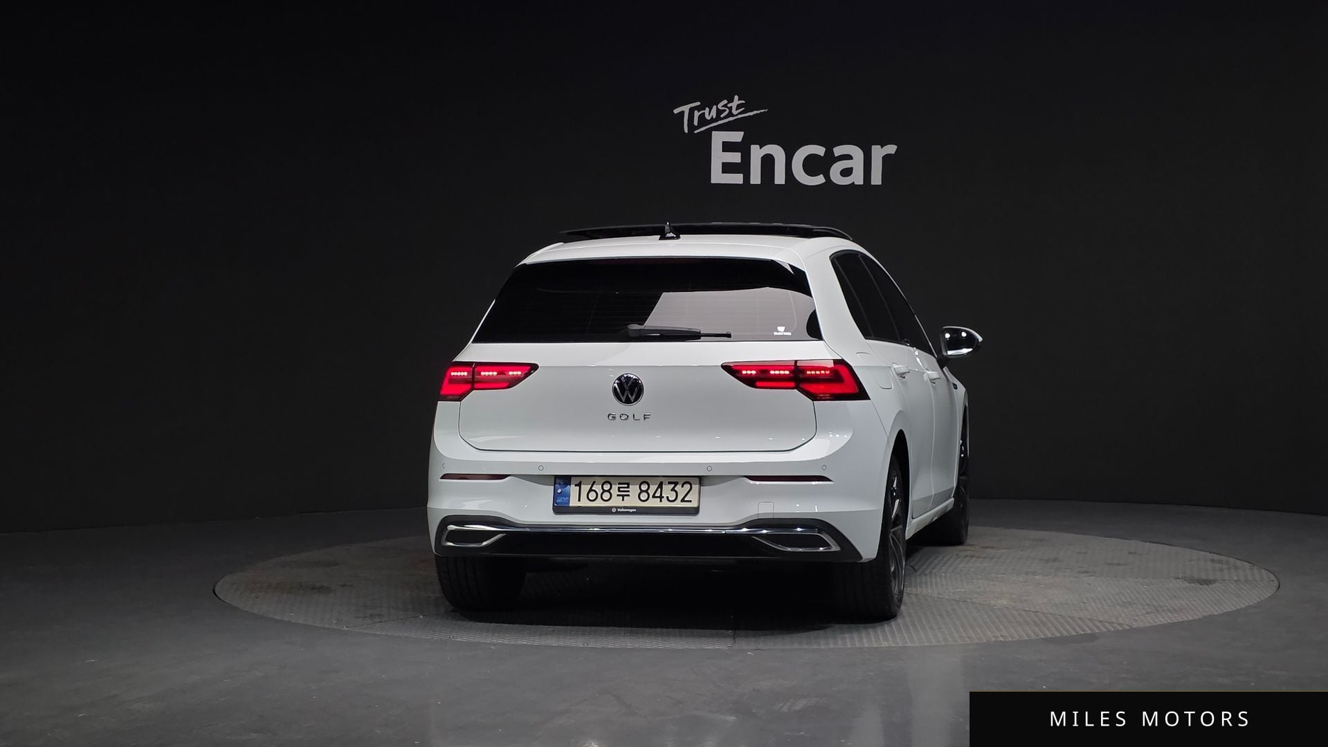 Volkswagen 골프 2023 — миниатюра 4