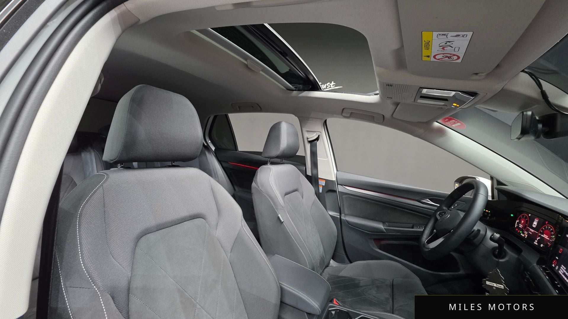 Volkswagen 골프 2023 — миниатюра 12