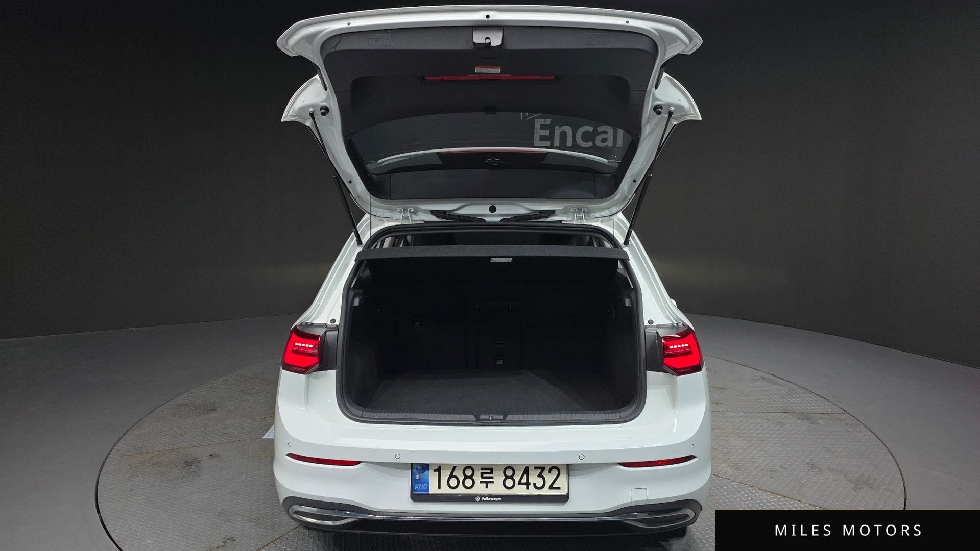 Volkswagen 골프 2023 — миниатюра 20