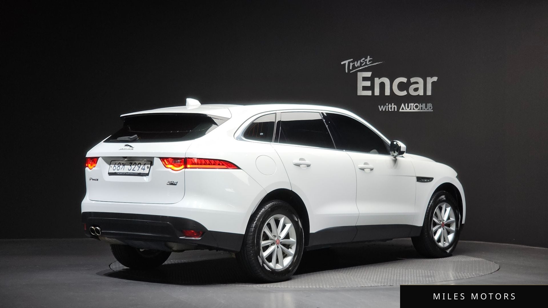 Jaguar F-PACE 2017 — миниатюра 2