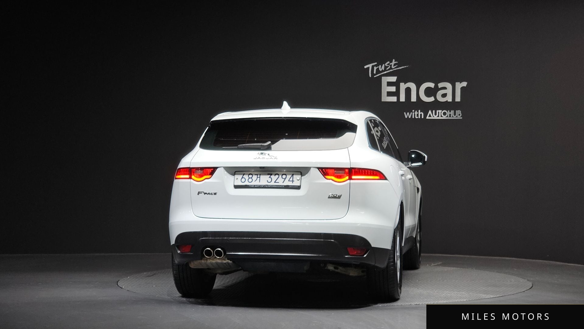 Jaguar F-PACE 2017 — миниатюра 4