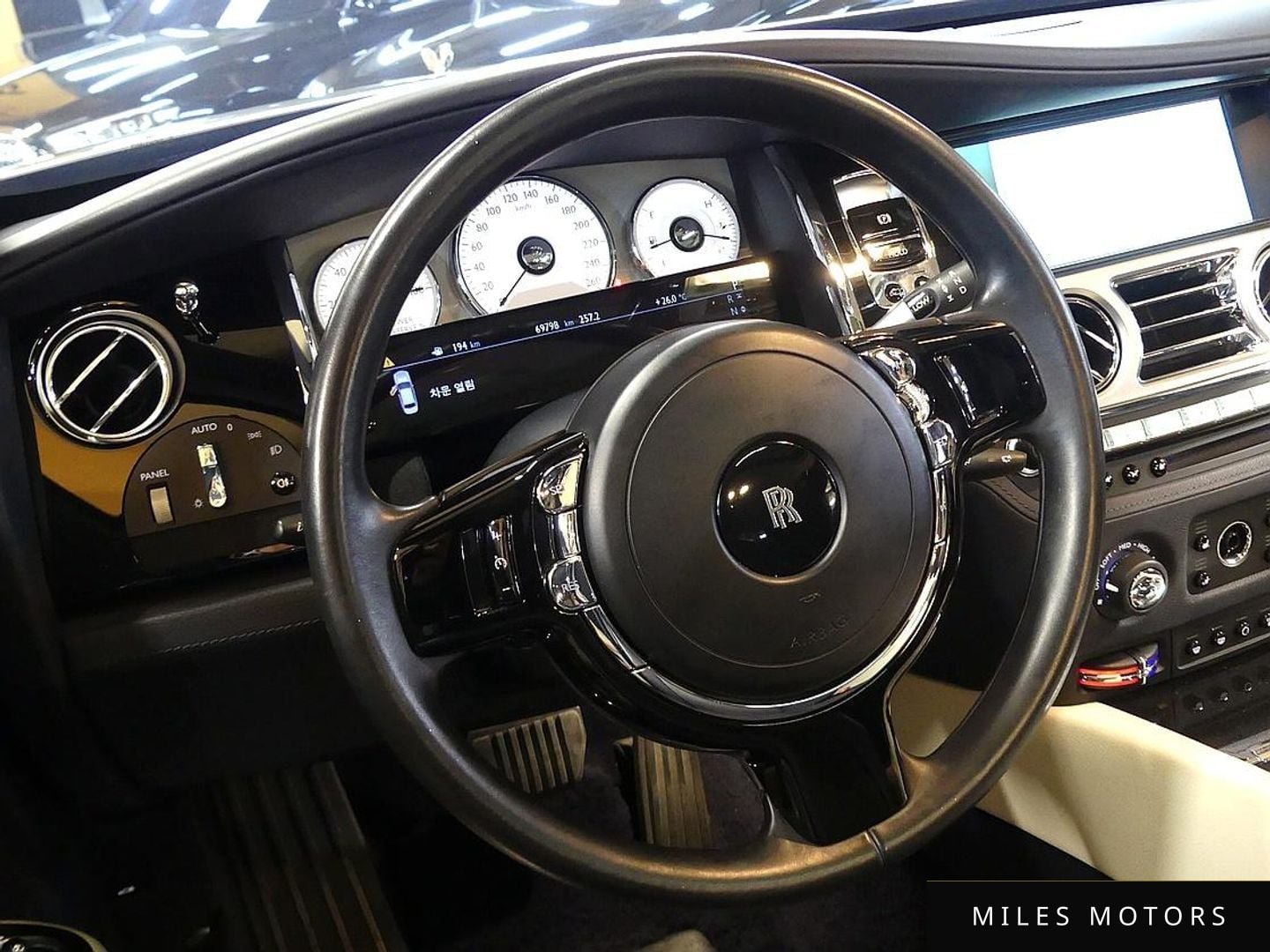 Rolls-Royce 고스트 2017 — миниатюра 12