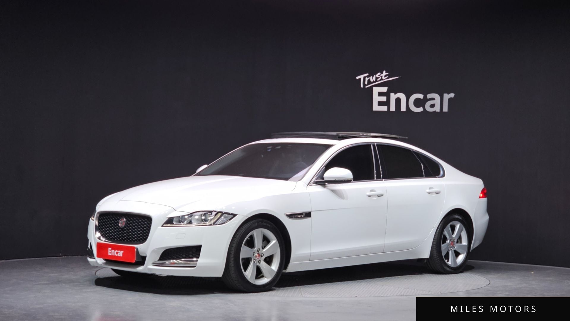 Jaguar XF (X260) 2018 — фото 1 из 12