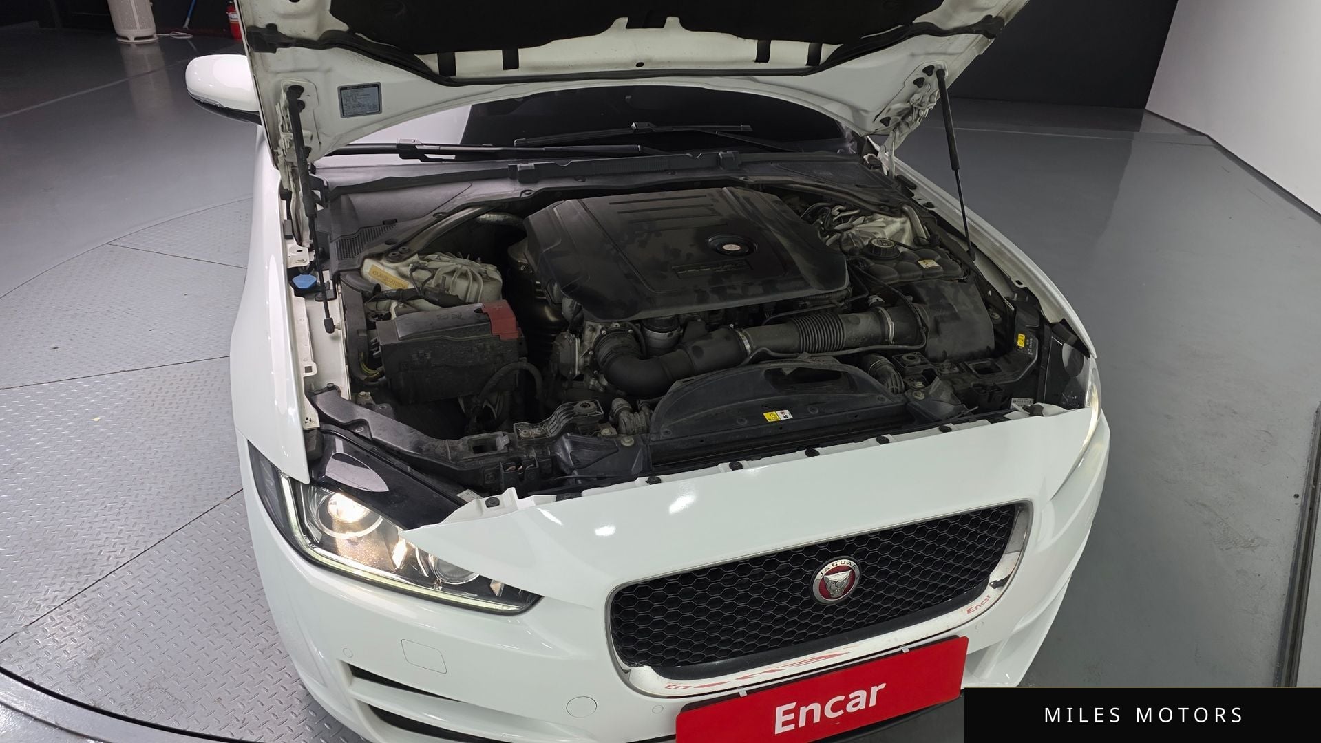 Jaguar XE 2016 — миниатюра 6