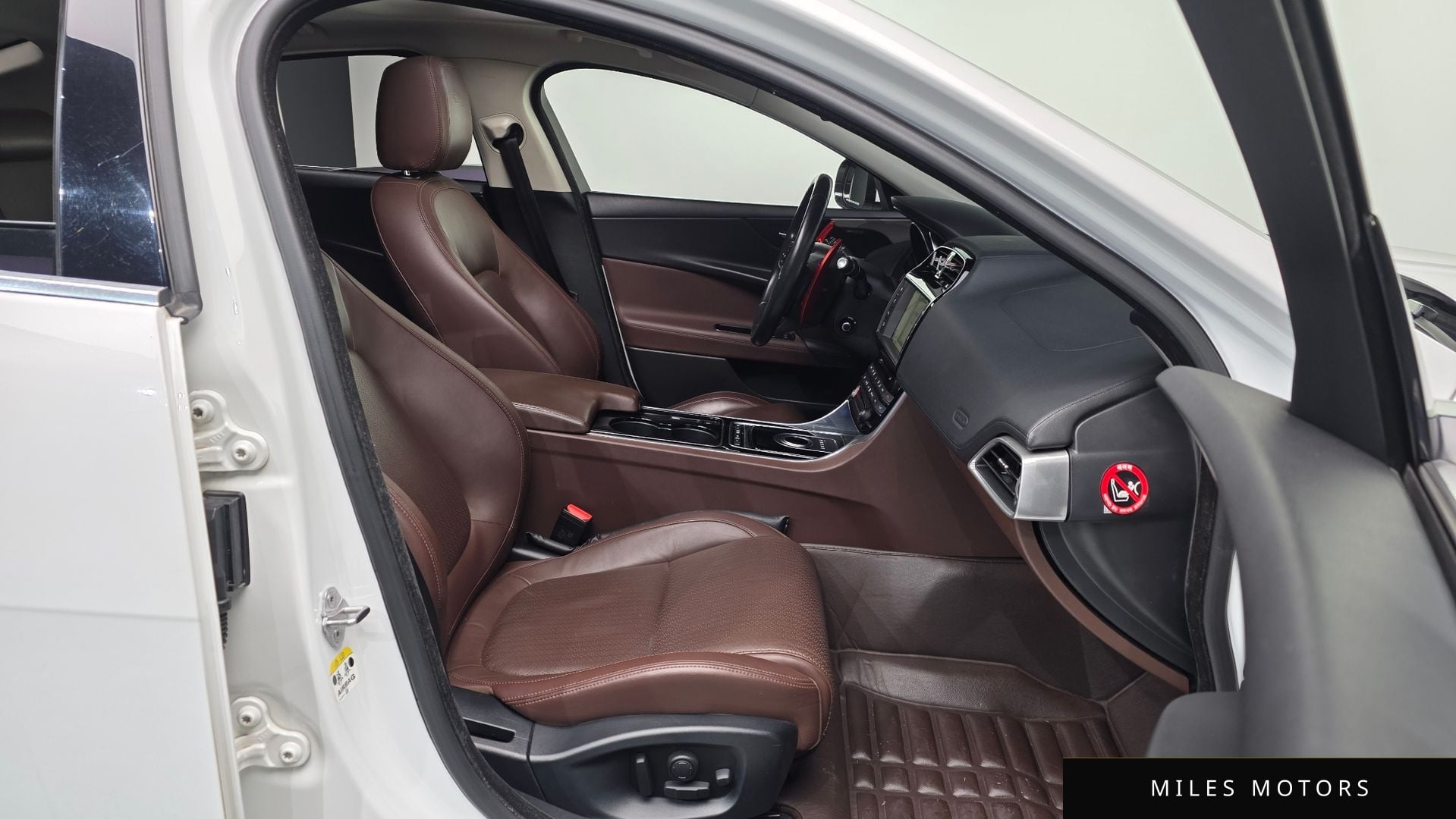 Jaguar XE 2016 — миниатюра 10