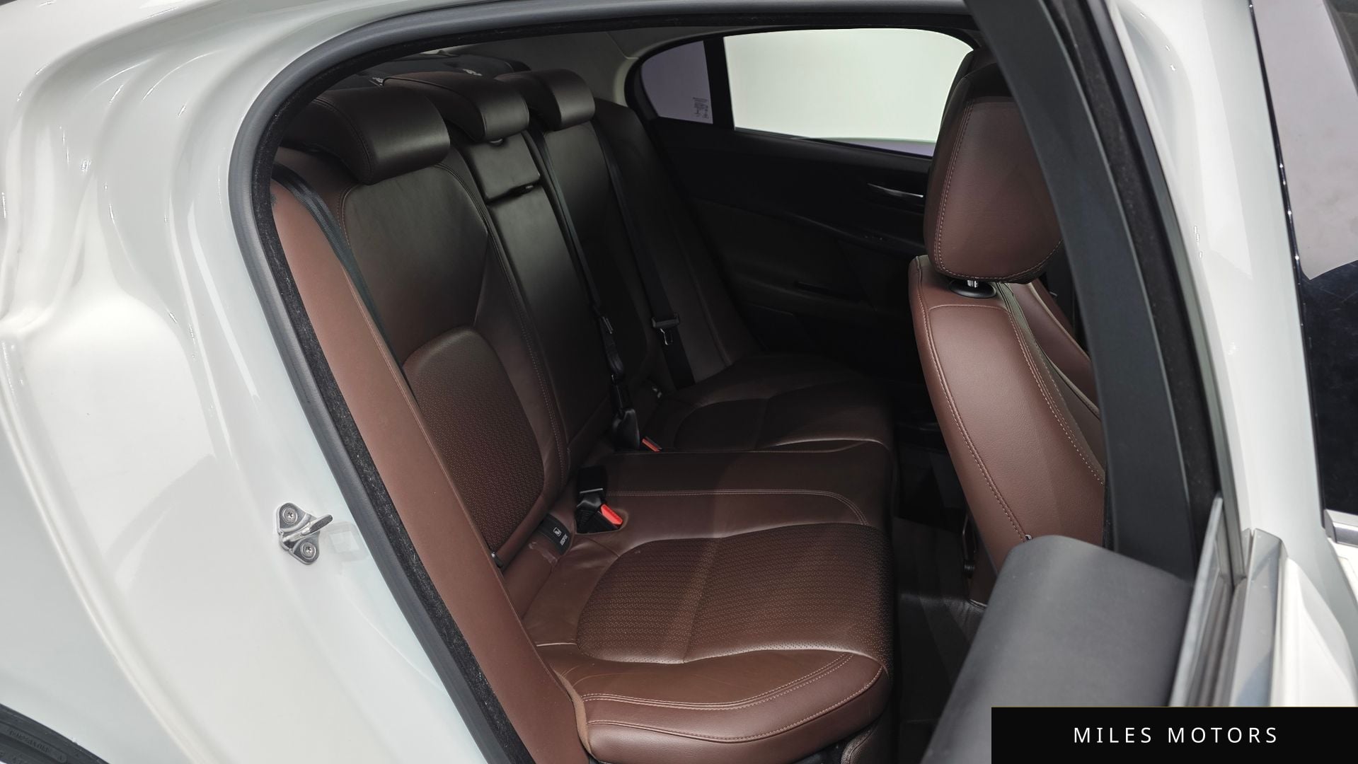 Jaguar XE 2016 — миниатюра 12