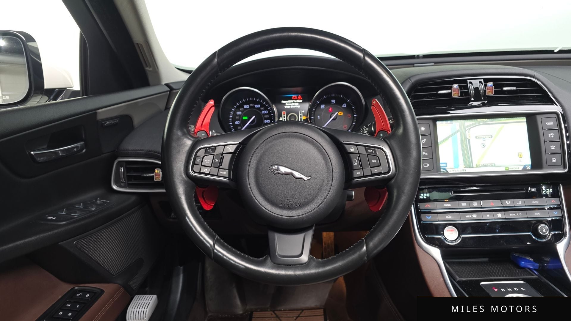 Jaguar XE 2016 — миниатюра 13