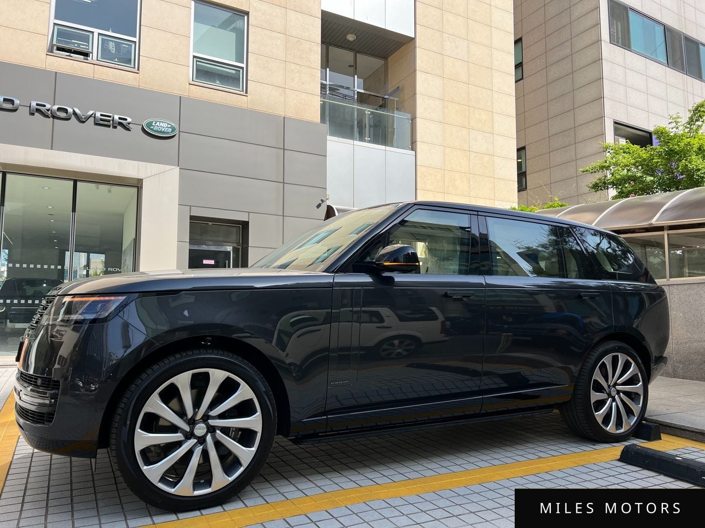 Land Rover Range Rover 2024 — миниатюра 4