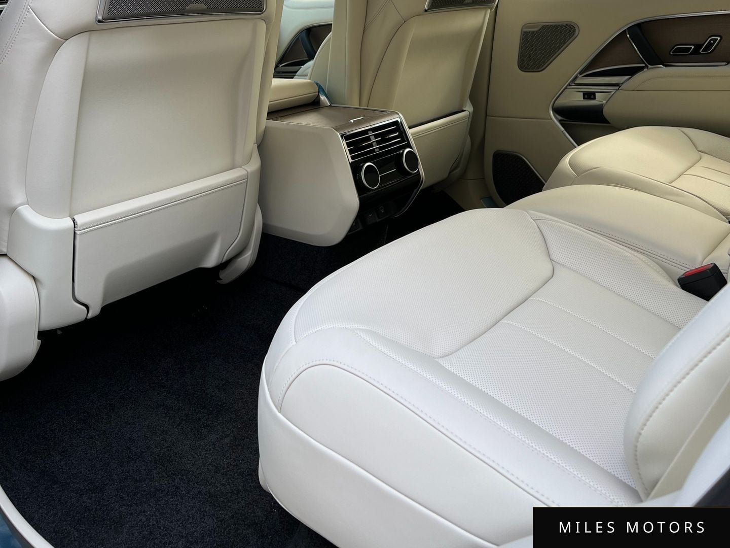 Land Rover Range Rover 2024 — миниатюра 10
