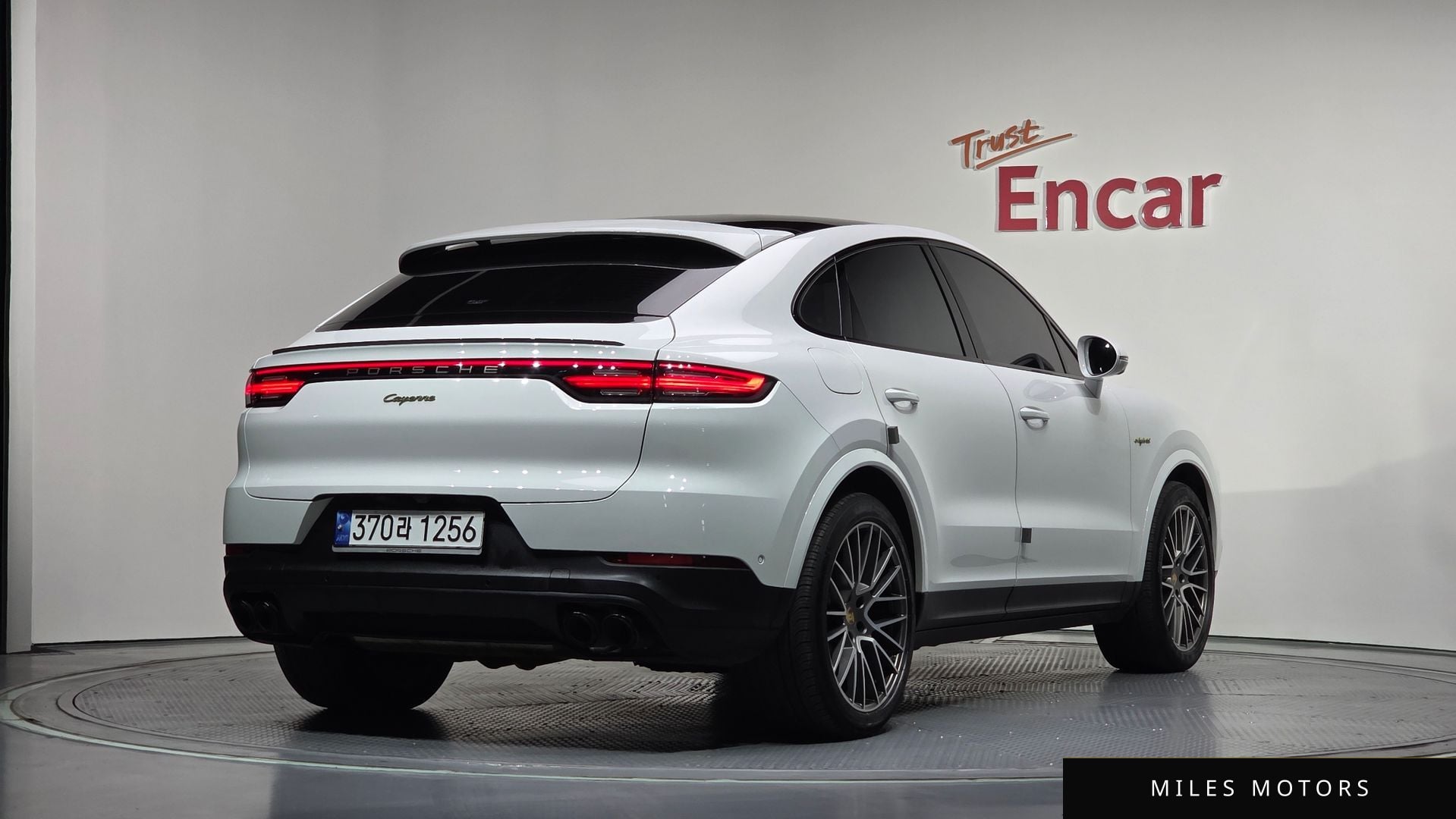 Porsche Cayenne 2023 — миниатюра 2
