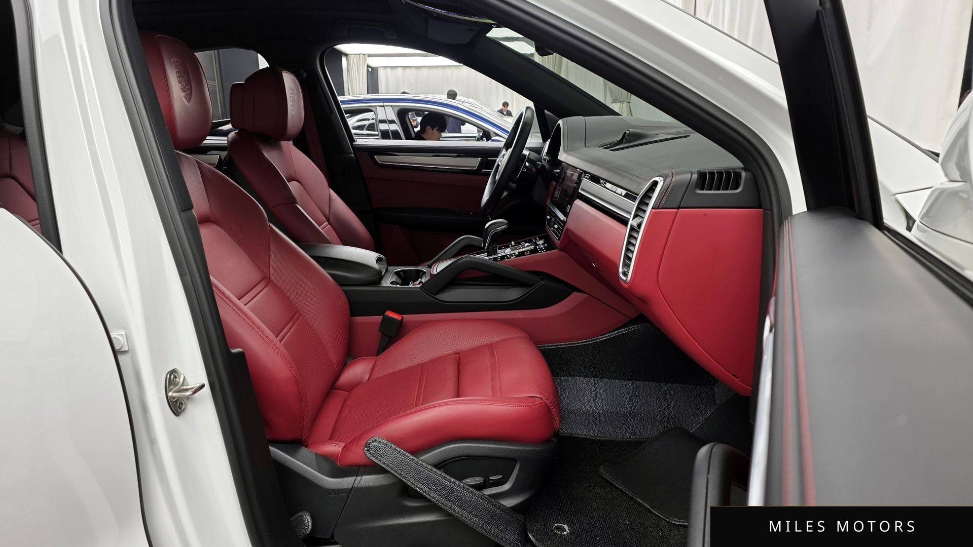 Porsche Cayenne 2023 — миниатюра 11