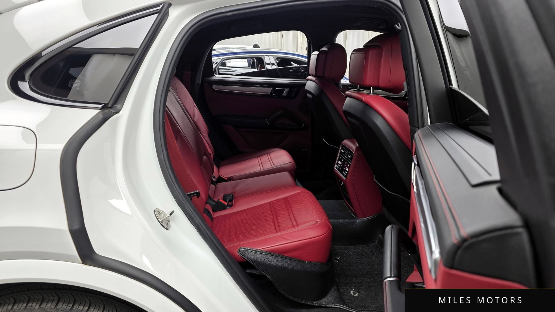 Porsche Cayenne 2023 — миниатюра 12