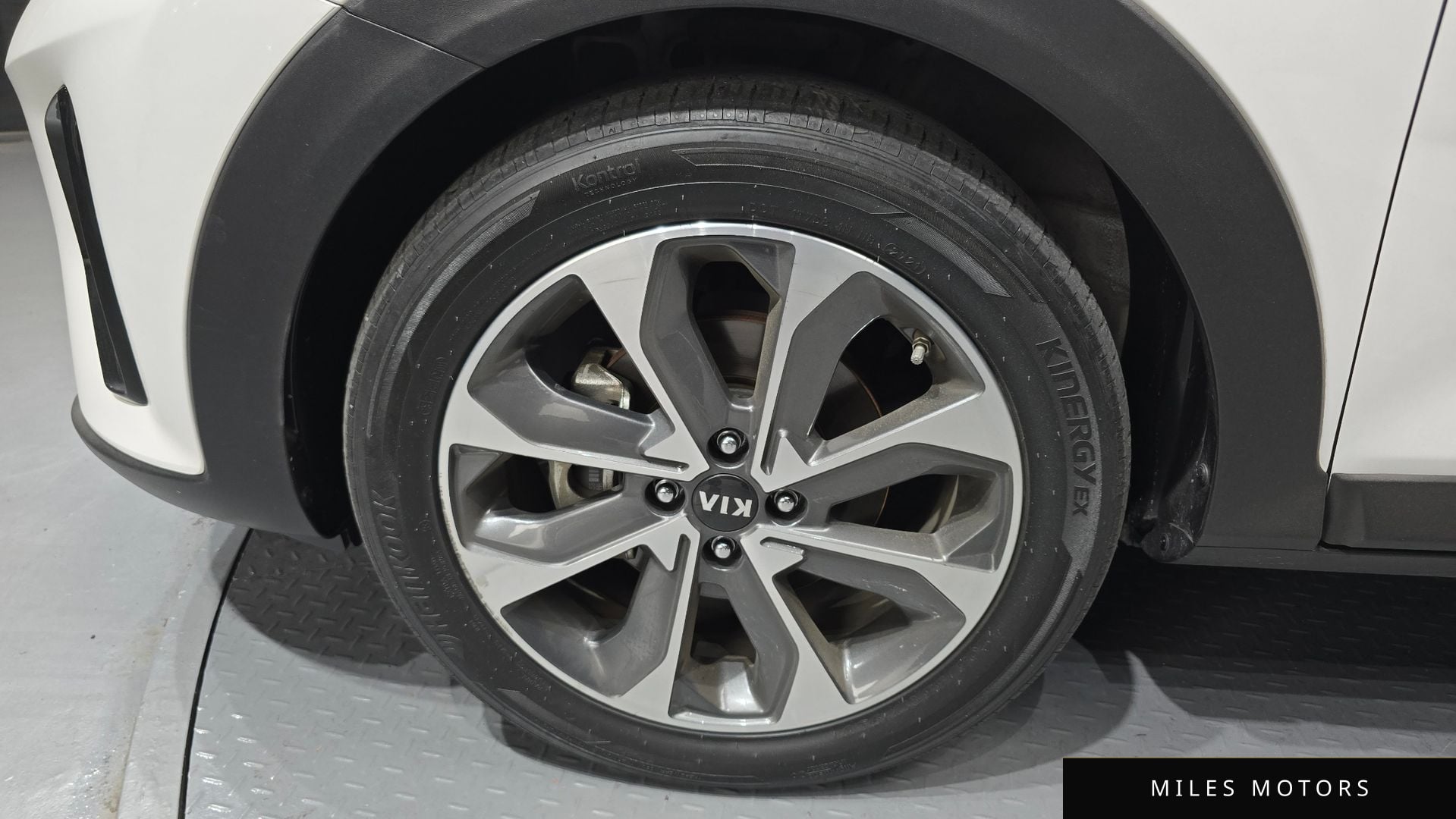 Kia 스토닉 2018 — миниатюра 5