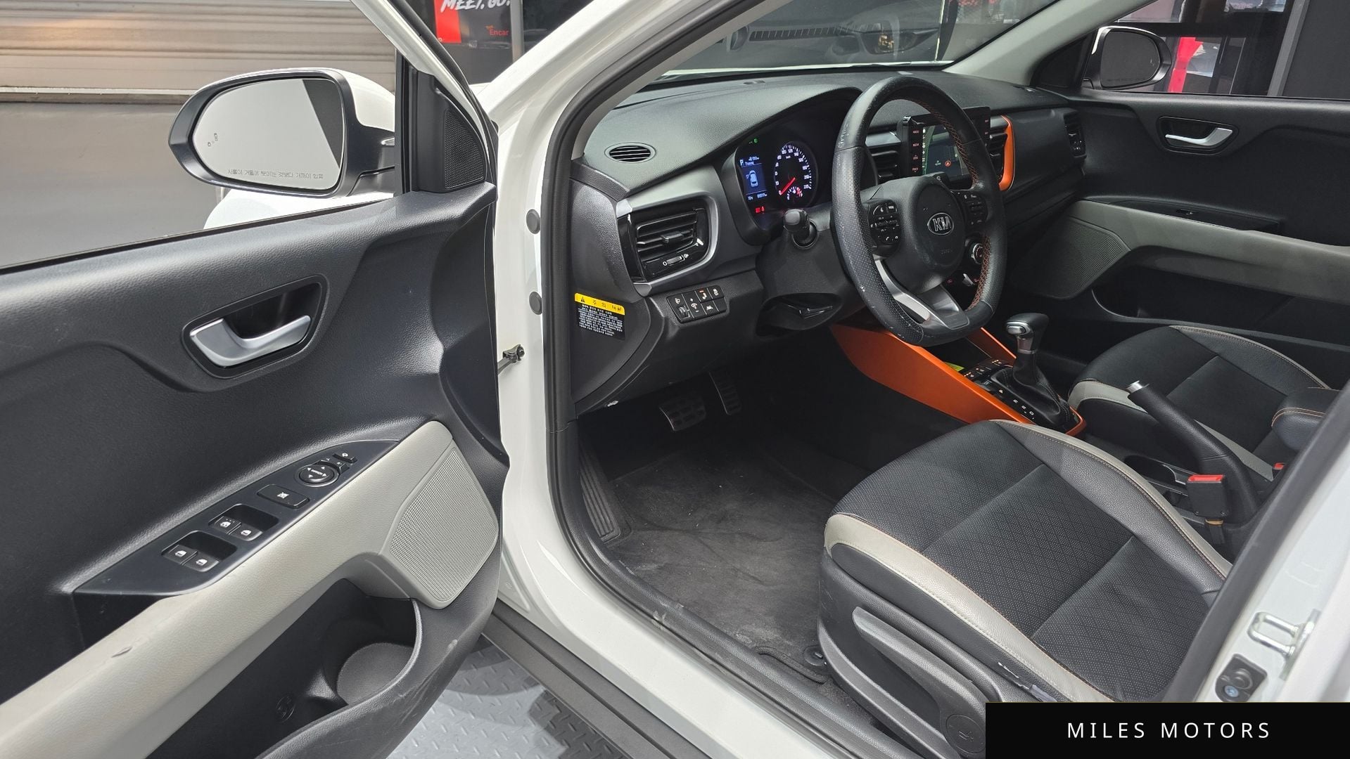 Kia 스토닉 2018 — миниатюра 11