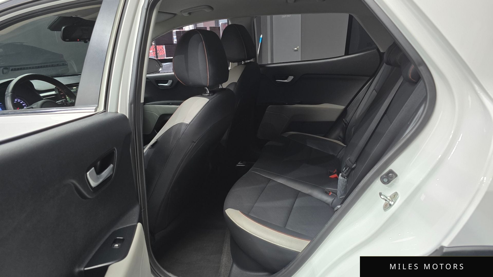 Kia 스토닉 2018 — миниатюра 13