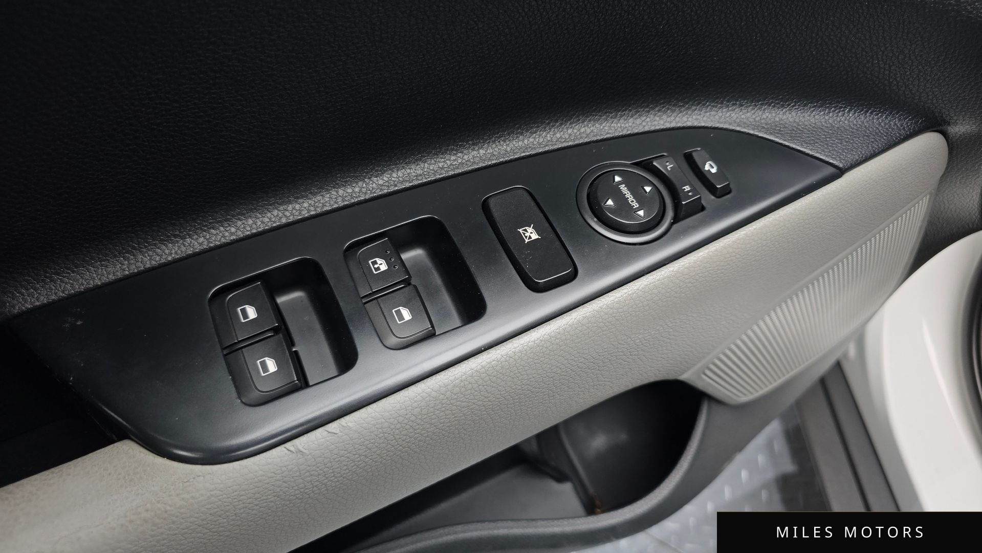 Kia 스토닉 2018 — миниатюра 18