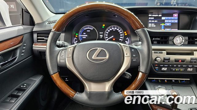 Лексус ES300h 2013 — миниатюра 13