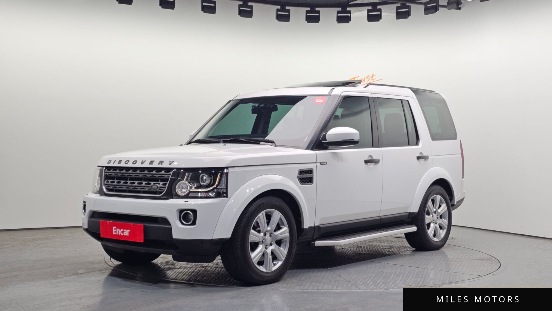 Land Rover Discovery 2016 — фото 1 из 12