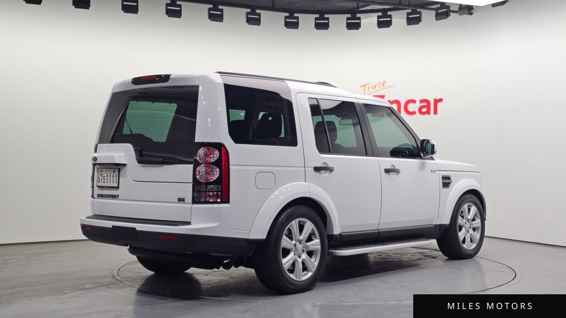 Land Rover Discovery 2016 — миниатюра 2