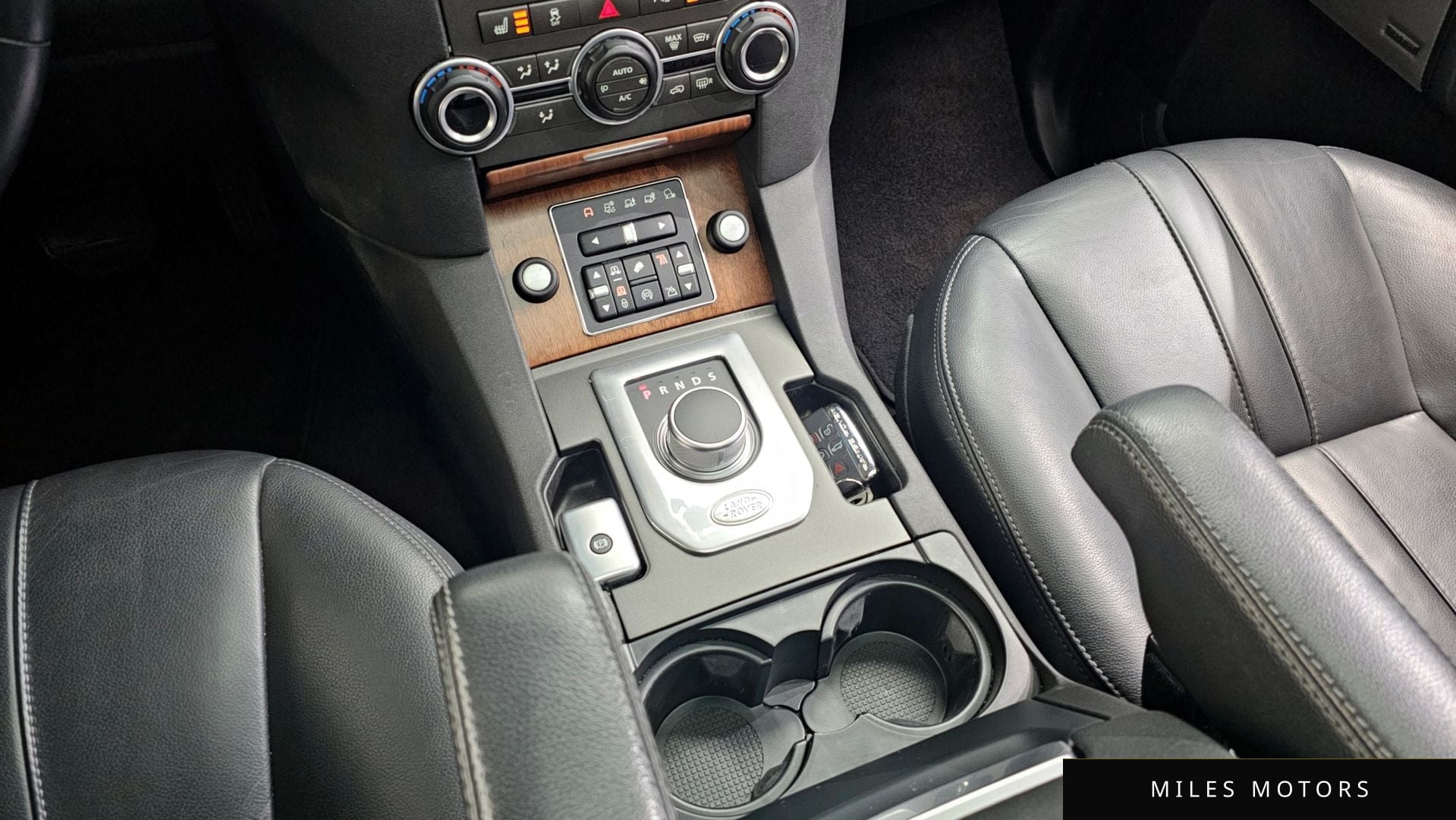 Land Rover Discovery 2016 — миниатюра 9