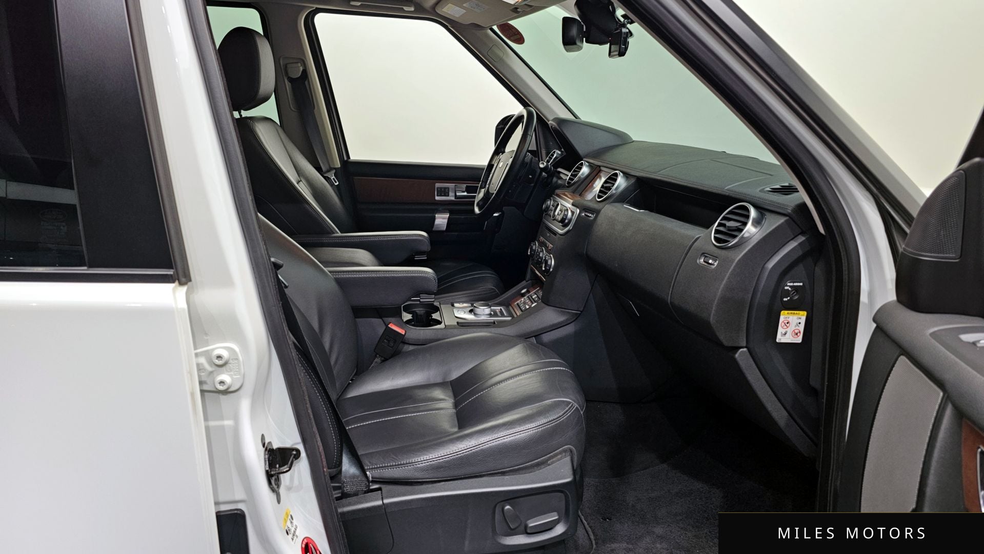 Land Rover Discovery 2016 — миниатюра 10