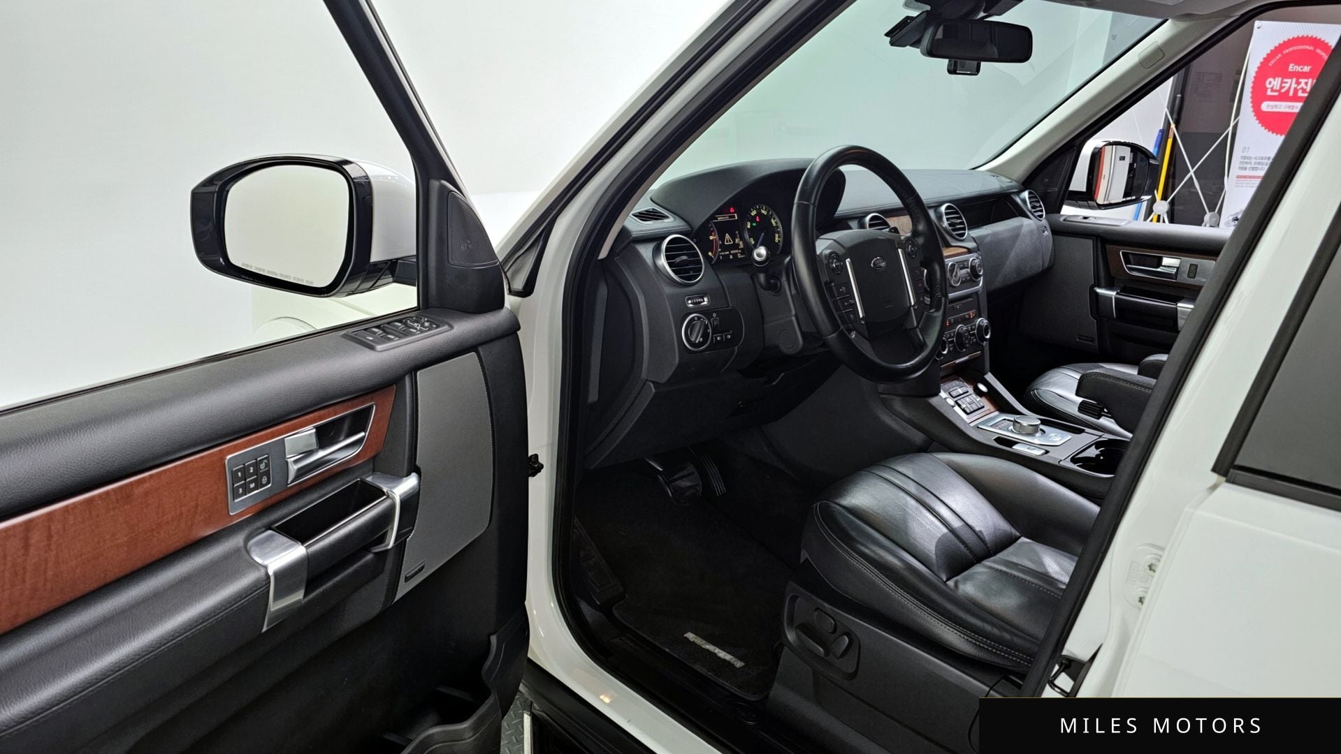 Land Rover Discovery 2016 — миниатюра 11