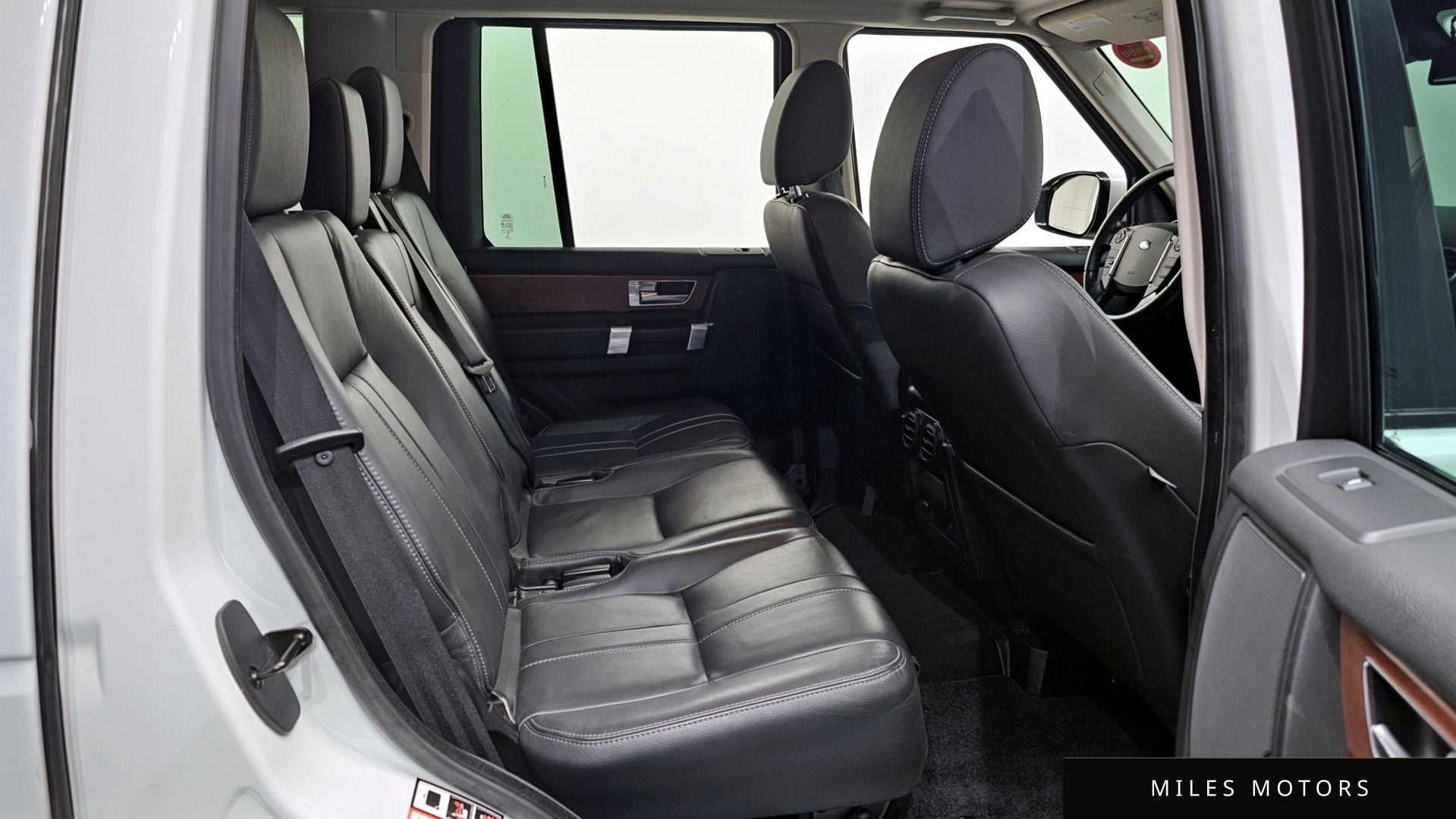 Land Rover Discovery 2016 — миниатюра 12